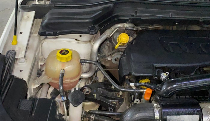 2022 Mahindra XUV300 W8 1.2 PETROL, Petrol, Manual, 48,228 km, Engine View - Right