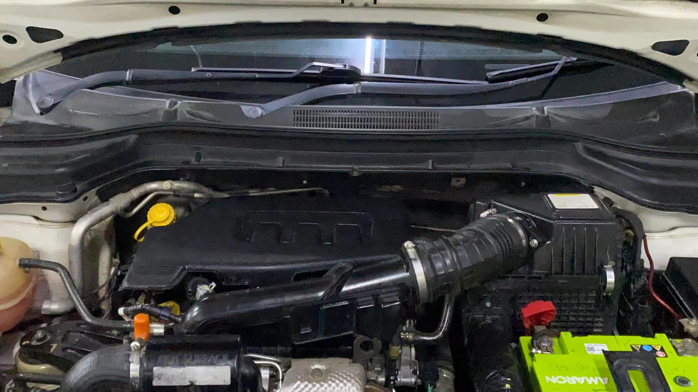 2022 Mahindra XUV300 W8 1.2 PETROL, Petrol, Manual, 48,228 km, Engine View