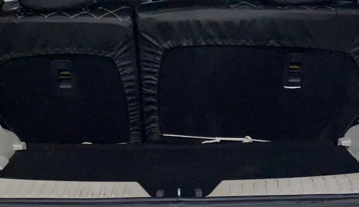 2022 Mahindra XUV300 W8 1.2 PETROL, Petrol, Manual, 48,228 km, Boot Inside