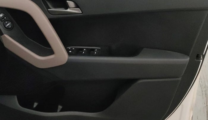 2017 Hyundai Creta SX PLUS 1.6 PETROL, Petrol, Manual, 45,389 km, Driver Side Door Panels Control