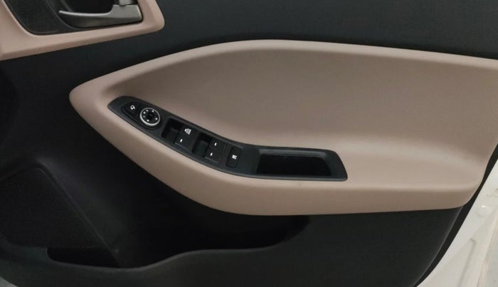 2017 Hyundai Elite i20 SPORTZ 1.2, CNG, Manual, 73,687 km, Driver Side Door Panels Control