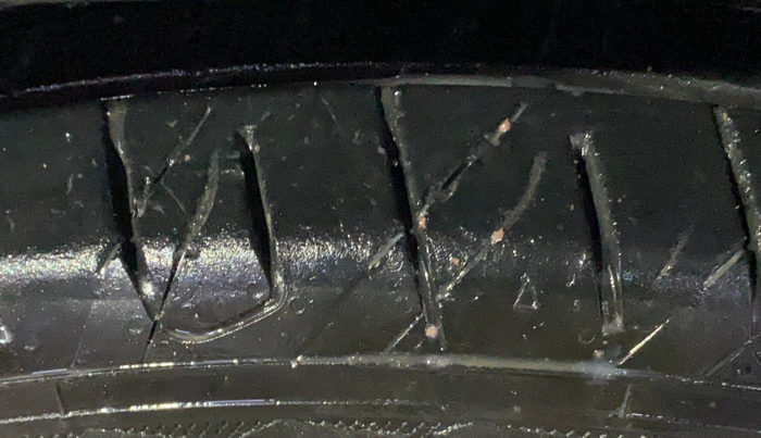 2021 Nissan Kicks XV 1.5, CNG, Manual, 60,491 km, Left Front Tyre Tread