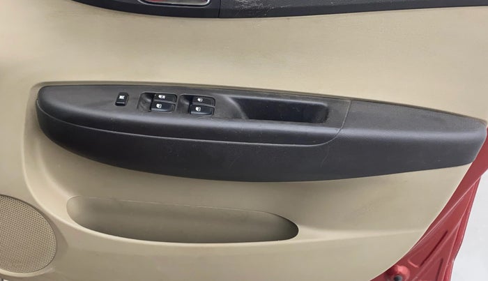 2013 Hyundai i20 MAGNA 1.2, Petrol, Manual, 90,911 km, Driver Side Door Panels Control