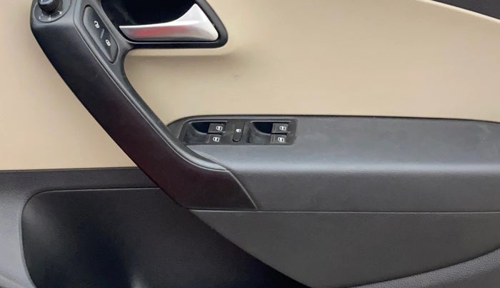 2014 Volkswagen Polo COMFORTLINE 1.2L, Petrol, Manual, 77,024 km, Driver Side Door Panels Control