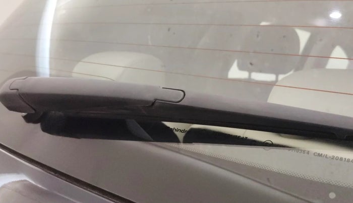 2022 Mahindra XUV700 AX 7 P MT 7 STR, Petrol, Manual, 31,275 km, Rear Wiper