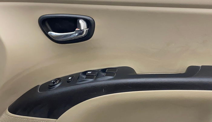 2013 Hyundai i10 MAGNA 1.2, Petrol, Manual, 66,907 km, Driver Side Door Panels Control