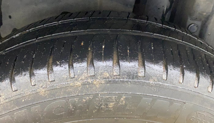 2015 Maruti Swift VXI, Petrol, Manual, 73,384 km, Left Rear Tyre Tread