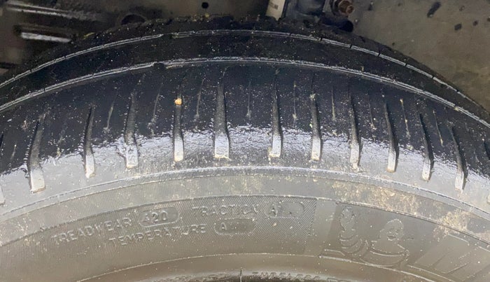 2015 Maruti Swift VXI, Petrol, Manual, 73,384 km, Left Front Tyre Tread