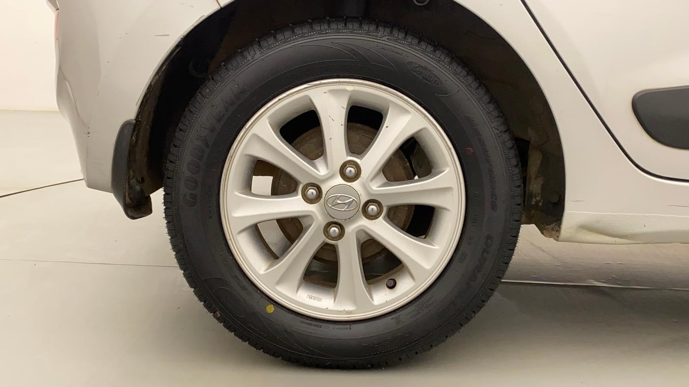 2014 Hyundai Grand i10 ASTA 1.2 KAPPA VTVT, Petrol, Manual, 1,24,531 km, Right Rear Wheel