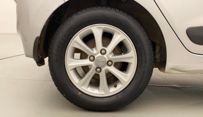2014 Hyundai Grand i10 ASTA 1.2 KAPPA VTVT, Petrol, Manual, 1,24,531 km, Right Rear Wheel