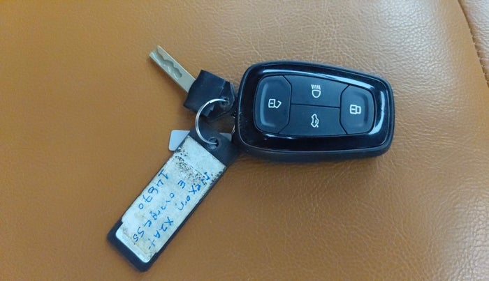 2019 Tata NEXON XZA PLUS PETROL, Petrol, Automatic, 32,495 km, Key Close Up