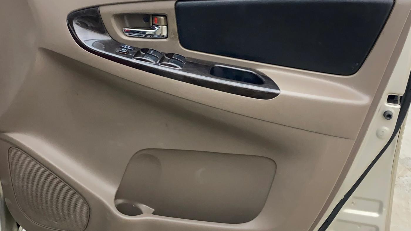 2015 Toyota Innova 2.5 VX 7 STR, Diesel, Manual, 94,748 km, Driver Side Door Panels Control