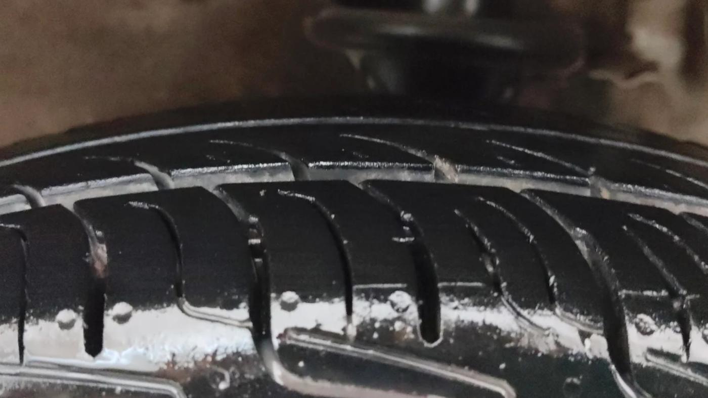 2018 Maruti Alto 800 LXI, Petrol, Manual, 39,309 km, Left Front Tyre Tread