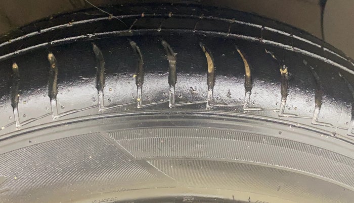 2021 Hyundai GRAND I10 NIOS MAGNA 1.2 KAPPA VTVT, Petrol, Manual, 40,413 km, Right Front Tyre Tread