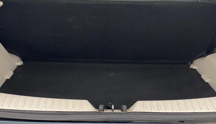 2023 Mahindra XUV300 W6 1.2 PETROL AMT, Petrol, Automatic, 27,860 km, Boot Inside