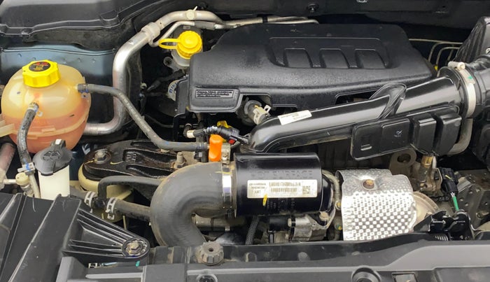 2023 Mahindra XUV300 W6 1.2 PETROL AMT, Petrol, Automatic, 27,860 km, Engine View - Right