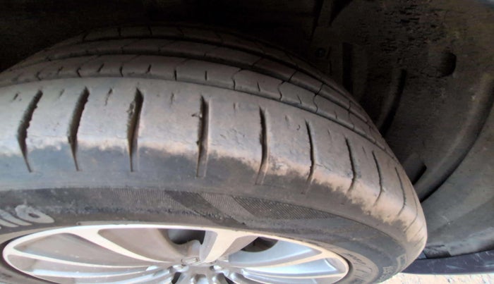 2018 Maruti Ciaz ALPHA  AT 1.5 SHVS PETROL, Petrol, Automatic, 67,727 km, Left Rear Tyre Tread