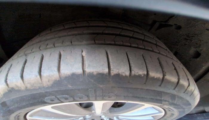 2018 Maruti Ciaz ALPHA  AT 1.5 SHVS PETROL, Petrol, Automatic, 67,727 km, Right Rear Tyre Tread