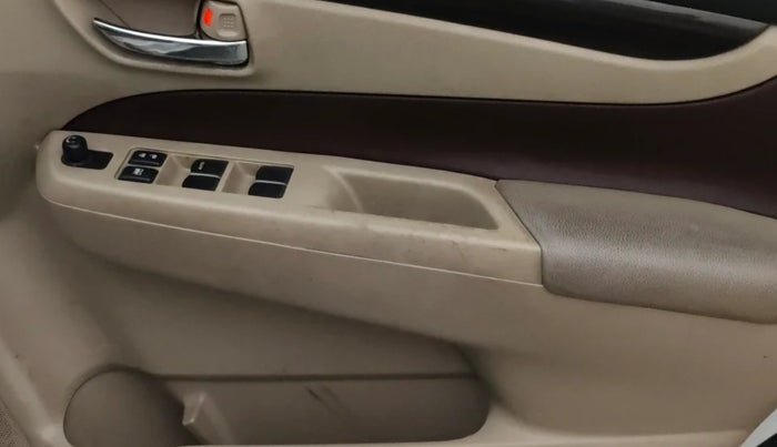 2016 Maruti Ciaz VXI+, Petrol, Manual, 84,661 km, Driver Side Door Panels Control