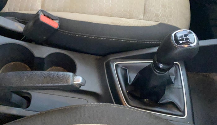 2016 Hyundai Elite i20 ASTA 1.2 (O), Petrol, Manual, 64,454 km, Gear Lever