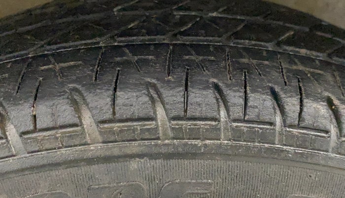 2021 Maruti Alto VXI, Petrol, Manual, 1,37,679 km, Right Front Tyre Tread