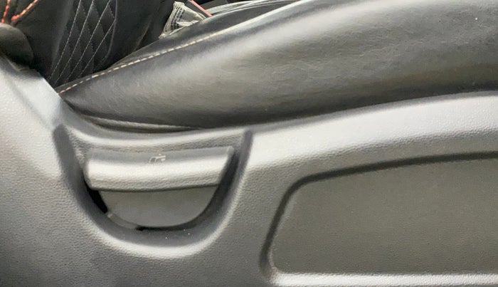 2019 Hyundai Elite i20 ERA 1.2, Petrol, Manual, 68,233 km, Driver Side Adjustment Panel