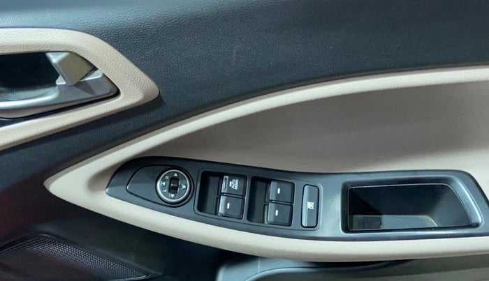 2017 Hyundai Elite i20 MAGNA EXECUTIVE 1.2, Petrol, Manual, 88,067 km, Driver Side Door Panels Control