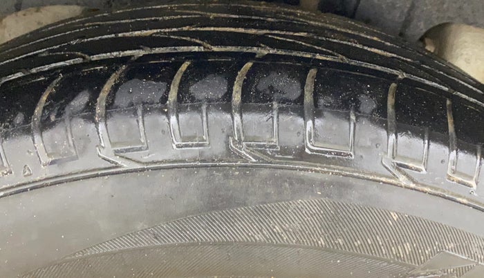 2023 Mahindra XUV300 W8 (O) 1.5 DIESEL AMT, Diesel, Automatic, 90,866 km, Right Rear Tyre Tread