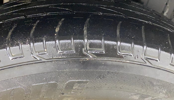 2023 Mahindra XUV300 W8 (O) 1.5 DIESEL AMT, Diesel, Automatic, 90,866 km, Left Rear Tyre Tread