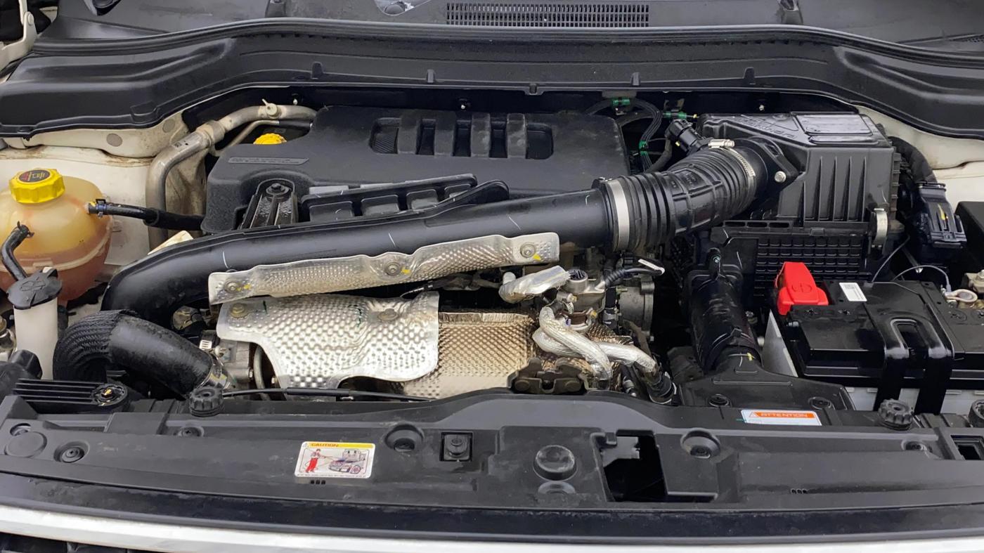 2023 Mahindra XUV300 W8 (O) 1.5 DIESEL AMT, Diesel, Automatic, 90,866 km, Engine View