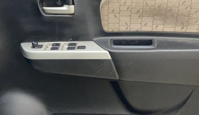 2015 Maruti Wagon R 1.0 VXI, Petrol, Manual, 75,885 km, Driver Side Door Panels Control