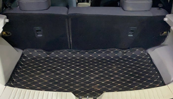 2022 Mahindra XUV300 W8 1.2 PETROL, Petrol, Manual, 41,249 km, Boot Inside