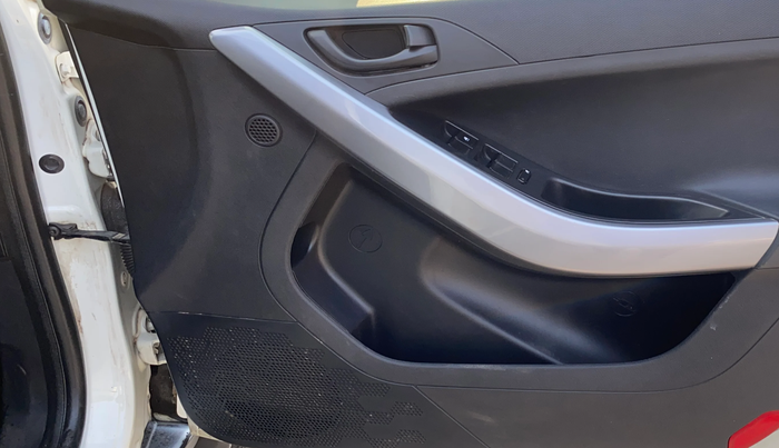 2020 Tata NEXON XM PETROL, Petrol, Manual, 50,553 km, Driver Side Door Panels Control