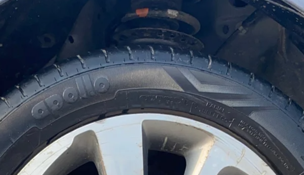 2017 Hyundai Elite i20 ASTA 1.2 (O), Petrol, Manual, 1,01,369 km, Left Front Tyre Tread