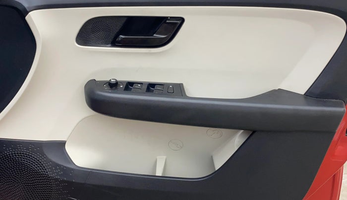 2025 Tata ALTROZ XM PLUS CNG, CNG, Manual, 40,018 km, Driver Side Door Panels Control