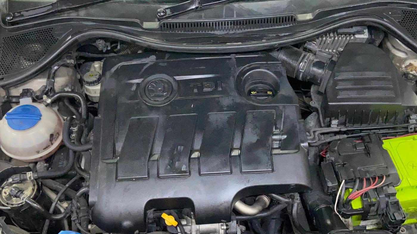 2015 Skoda Rapid 1.5 TDI CR AMBITION PLUS, Diesel, Manual, 1,28,008 km, Engine View