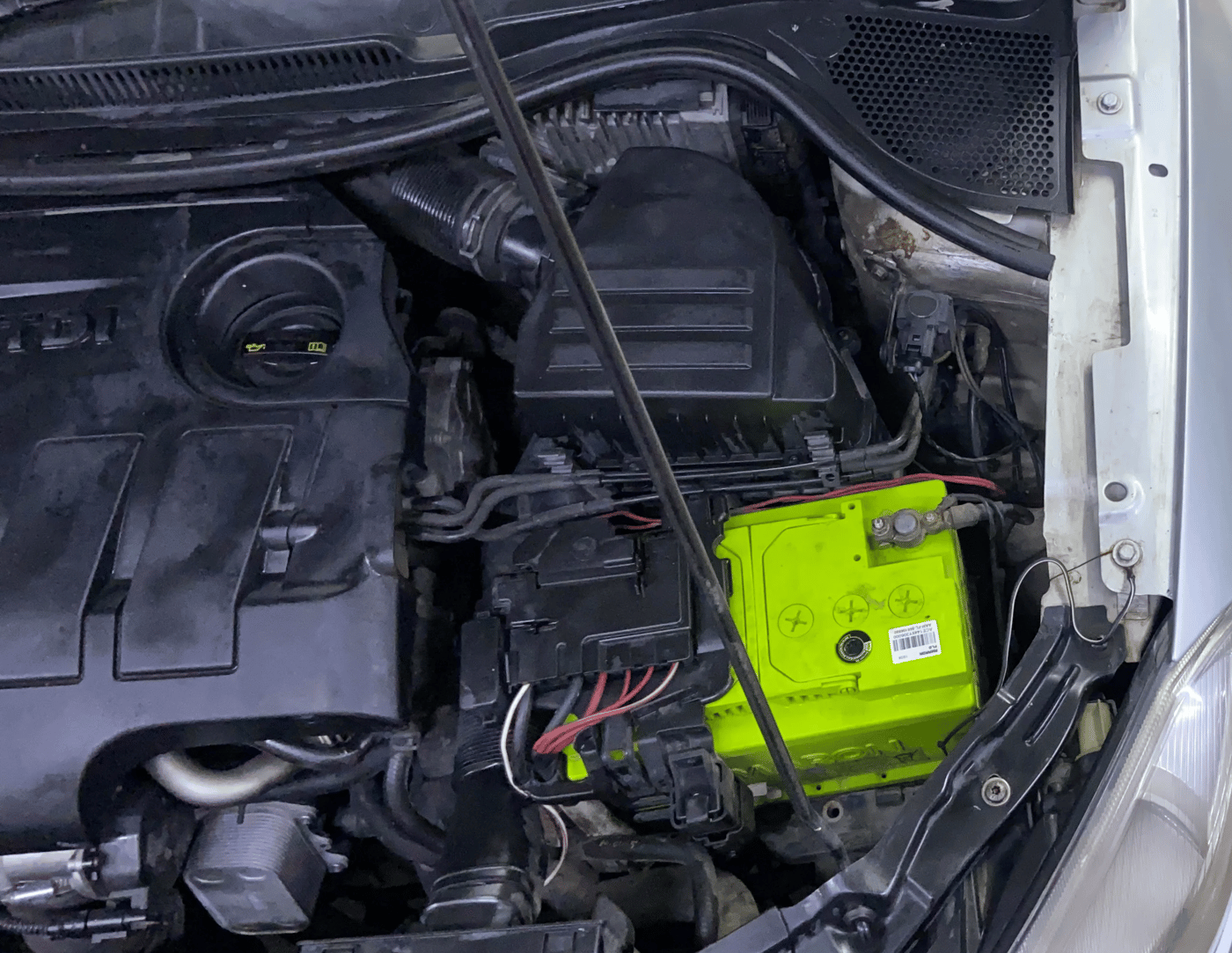 2015 Skoda Rapid 1.5 TDI CR AMBITION PLUS, Diesel, Manual, 1,28,008 km, Engine View - Left