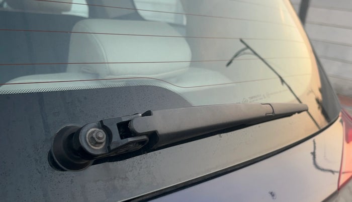 2022 Mahindra XUV700 AX 7 LUXURY P AT 7 STR, Petrol, Automatic, 44,614 km, Rear Wiper