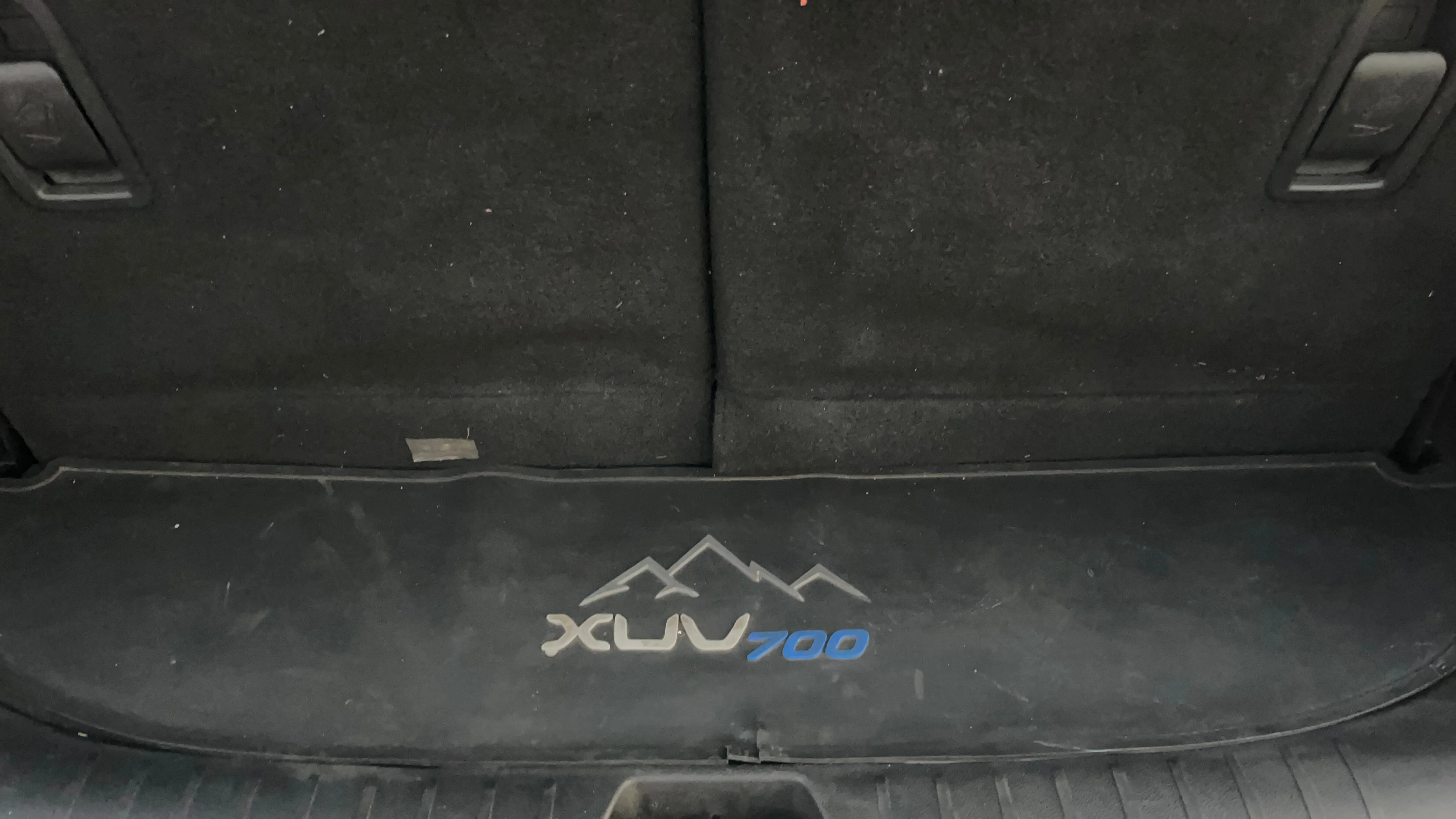 2022 Mahindra XUV700 AX 7 LUXURY P AT 7 STR, Petrol, Automatic, 44,614 km, Boot Inside