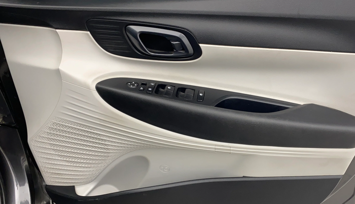 2023 Hyundai NEW I20 SPORTZ 1.2 MT, Petrol, Manual, 27,352 km, Driver Side Door Panels Control