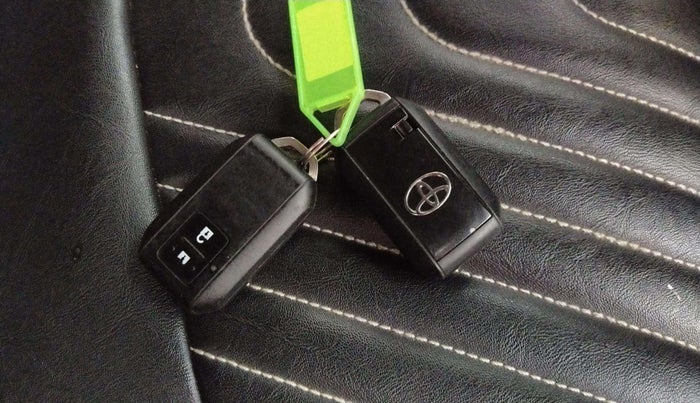 2020 Toyota Glanza V CVT, Petrol, Automatic, 61,662 km, Key Close Up