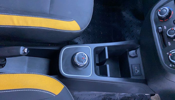 2023 Renault Kwid CLIMBER AMT 1.0, Petrol, Automatic, 15,960 km, Gear Lever