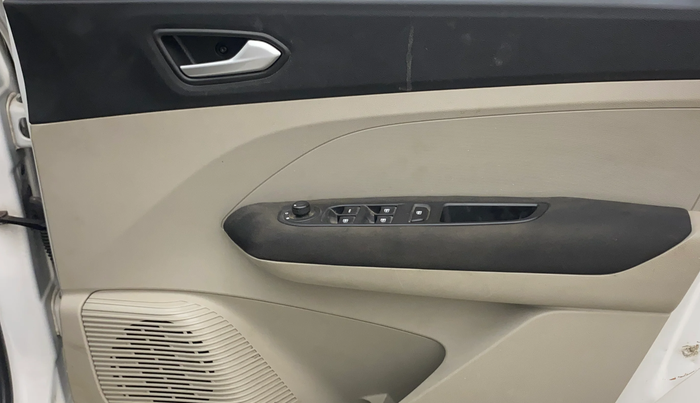 2021 Renault TRIBER RXZ, Petrol, Manual, 68,580 km, Driver Side Door Panels Control