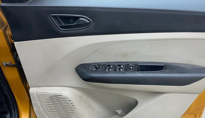 2021 Renault TRIBER RXT, Petrol, Manual, 49,232 km, Driver Side Door Panels Control