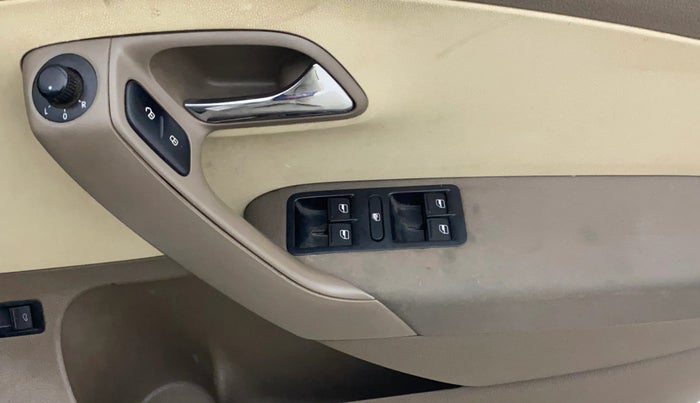 2012 Skoda Rapid AMBITION 1.6 TDI CR MT, Diesel, Manual, 1,25,665 km, Driver Side Door Panels Control