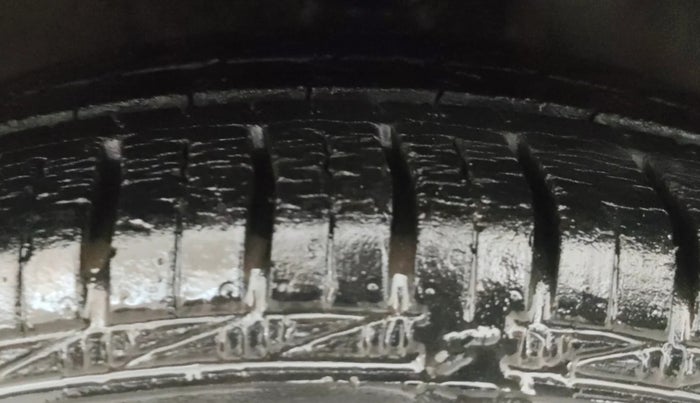 2015 Hyundai Eon MAGNA +, Petrol, Manual, 25,027 km, Right Front Tyre Tread