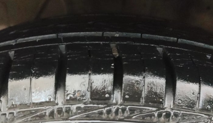 2015 Hyundai Eon MAGNA +, Petrol, Manual, 25,027 km, Right Rear Tyre Tread