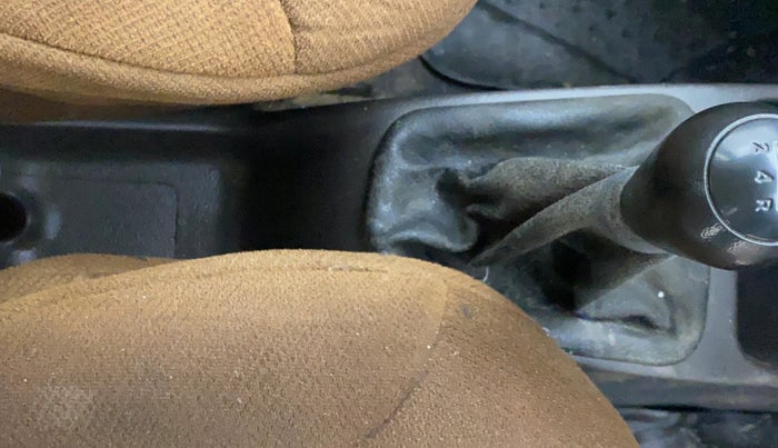 2015 Hyundai Eon ERA +, Petrol, Manual, 69,409 km, Gear Lever