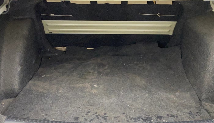 2014 Volkswagen Vento HIGHLINE DIESEL 1.6, Diesel, Manual, 80,229 km, Boot Inside