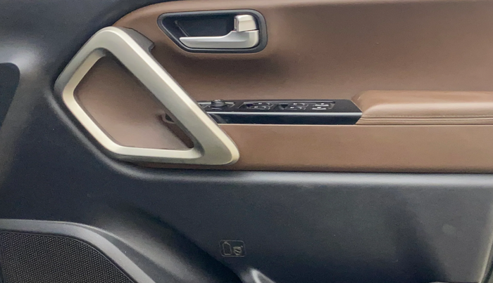 2022 Mahindra SCORPIO-N Z8 L DIESEL AT 2WD 7 STR, Diesel, Automatic, 78,037 km, Driver Side Door Panels Control